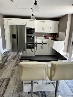 Luxury House with pool and hot tub. Rural private setting Hotel a 