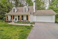 Highlands Cottage w/ Sunroom ~ 1 Mile to Downtown! - Homestays