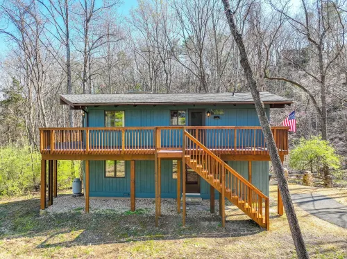 McGaheysville Vacation Rental Yard and Fire Pit! - Pool