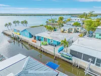 Charming Waterfront Cottage on peaceful Matlacha!  FULL RENOVATION DECEMBER 2024 Hotels in Matlacha