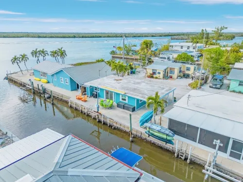 Charming Waterfront Cottage on peaceful Matlacha!  FULL RENOVATION DECEMBER 2024