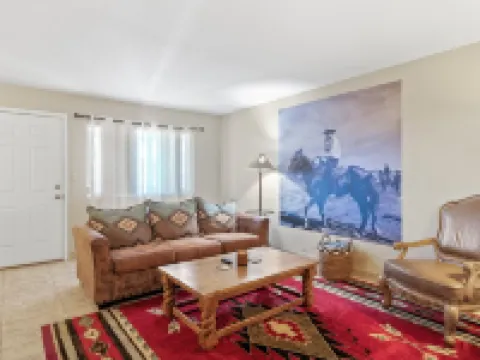 Charming Condo in Downtown Wickenburg - Walk to Events, Shopping and Dining Hotels in Wickenburg