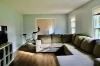 4BR Clemson Retreat:Safe, Quiet Street Near Campus & Parks