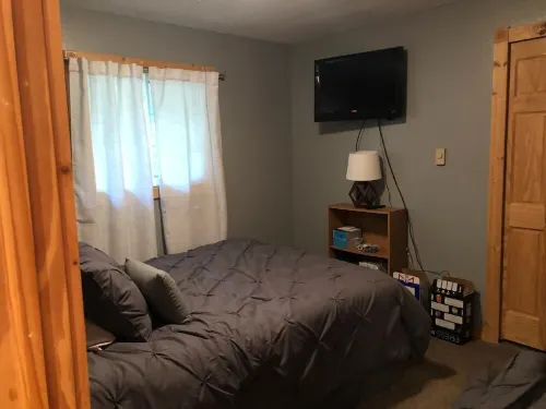 2 bedroom 2 Bath House with detached garage on Beautiful Rose Lake! Hotels in Hobart Township