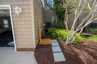 New! Condo centrally located in ViBe district