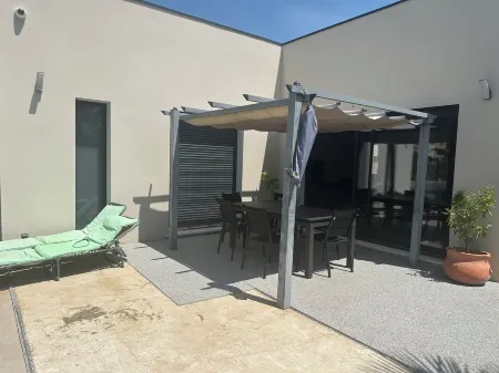 Villa with private pool in a quiet location 10 min from Avignon