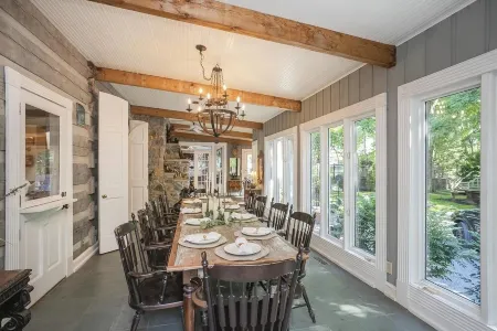 La Pearla Ranch Nashville, 7 bedroom, 8 bath, 9500 sf Log Mansion with pool