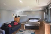 Spacious Private Garden Studio Hotels in Kings Langley