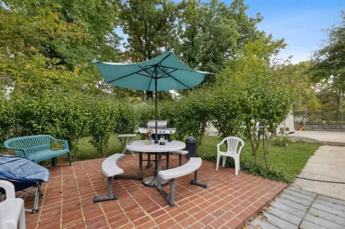 Spacious 8-bedroom house with AC and WiFi in charming Hyattsville East Riverdale住宿飯店