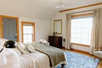 Downtown Historic Home.  One block to downtown, cozy gathering place!