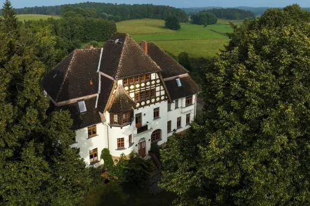 Large apartment with 210 sqm for up to 10 people in country house villa