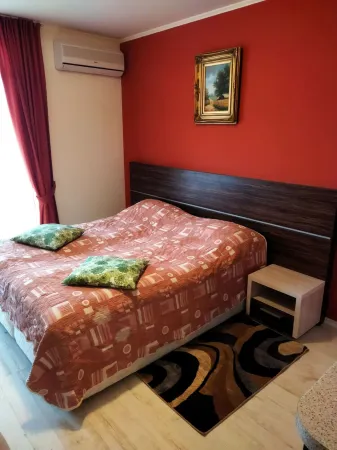 Nice studio with balcony. Private pool. 10min to the beach Отели в г. Санни-Бич