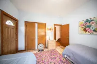 3-bedroom house with AC and WiFi within walking distance of The Big House!
