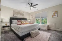 Atlanta Luxurious 6000 SqFt 9 Bedrooms w/ Hot Tub