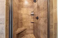 Charming historical 4-bedroom house in Downtown  Buford, GA. Hotels in Buford