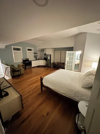 Charming 2-bedroom apartment 1770 Farmhouse, 14 mins from Princeton