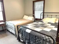 Spacious 2 BR home, just minutes from Berlin, OH. Hotels in Berlin Township