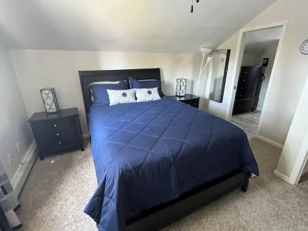 Charming 3-bedroom house in pleasant Monroe with WiFi, and A/C Отели в г. Monroe County