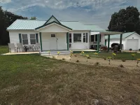 Emerald & Ivory Cottage