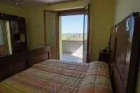 Casa gli Ulivi: New cozy apartment, a few kilometers from Montepulciano. Hotels near Riserva Naturale Lago di Montepulciano