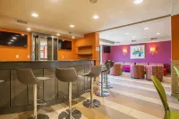 Clarion Inn & Suites - bar