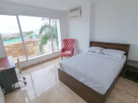 4-bedroom House in Manta with WiFi, AC. Security 24/7