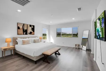 The Chateau- Pool, Spa, BBQ, Fire pit, Sleeps 19