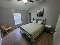 Spacious 5-bedroom king bed with a pool in wonderful Mission