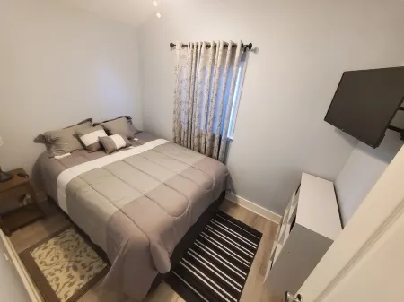 Cozy cottage in enjoyable Murrells Inlet with WiFi, AC