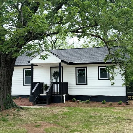 MTSU football and Downtown Murfreesboro! Near Siegel soccer, Nashville! New 2BR