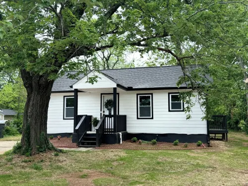 MTSU football and Downtown Murfreesboro! Near Siegel soccer, Nashville! New 2BR