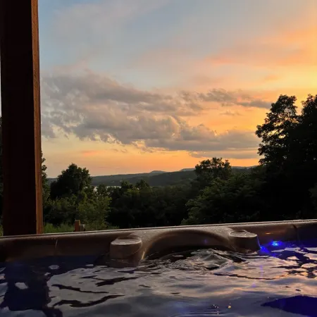 The Lookout at Table Rock Lake - Luxurious Stay - Hot Tub - Bring Your Boat!! Отели в г. Шелл Ноб