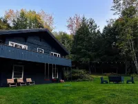 Cozy Pet- & Family-Friendly Chalet Near Stowe Mountain Resort