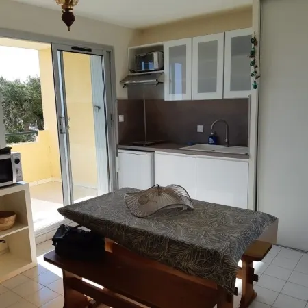 1-bedroom studio with sea view. Ideal for 2 adults and 1 child.