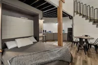 Grain Bin Cabin w/Hot Tub. 2 levels w/Balcony. 1.5 Bathrooms