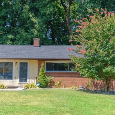 Cozy Pet Friendly 3BR - Fenced Yard - 1Mi HPU & DwnTwn - Furniture Market