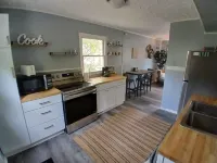 Charming 2-bedroom house, quiet neighborhood, Lansing with WiFi