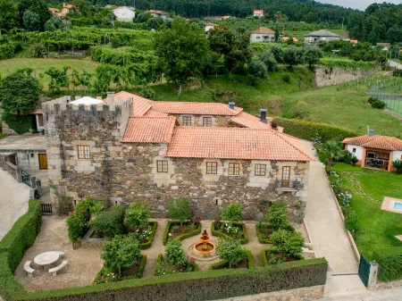 Casa da Igreja Отели в г. Морейра-ду-Каштелу