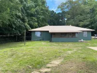 Lakefront 3-bedroom house located on Lake Darbonne.