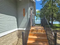 The Lily Pad: Newly Renovated, Lakefront Retreat on Shawano Lake, Sleeps 6 Hotels in Wescott