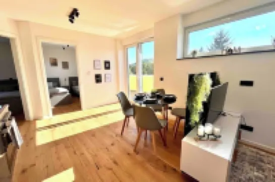 Brand new modern apartment suitable for fitters 本斯海姆酒店