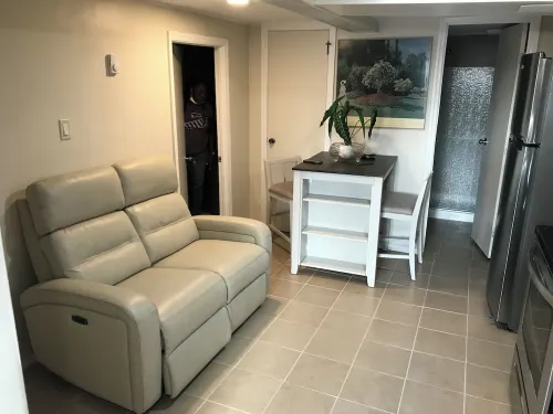 Charming 2-bedroom apartment in Pleasant Valley Stream with AC, WiFi