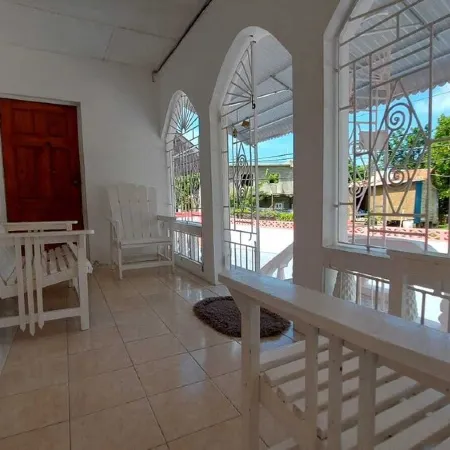 Family Reunions Holiday 4 Bedrooms, 5 Beds Rentals in St Thomas,jamaica
