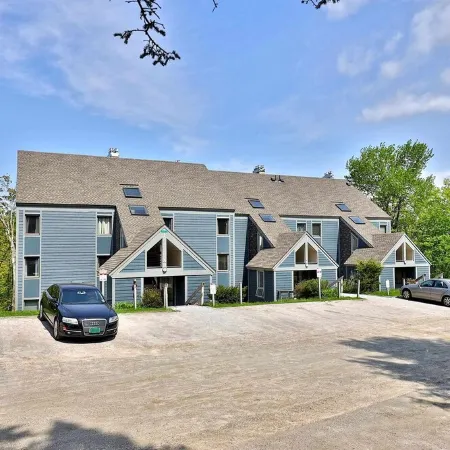 Cozy 1-bedroom condo in the heart of Killington with mountain views