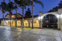 Monthly Sunset Spanish Villa W/ Pool, Pool table, BBQ +