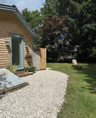 6bedroom, 4bath, chefs kitchen, central air, ping pong, walking distance to town - 4-Star