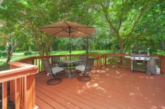 Modern and Spacious 4-Bedroom House Close to DC and National Harbor Hotels in Fort Washington