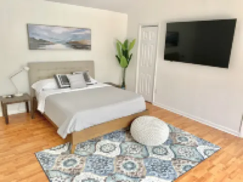 Kendall Keys Oasis Entire Dream Home with HEATED Pool, Theater & Arcade Hotels in The Hammocks