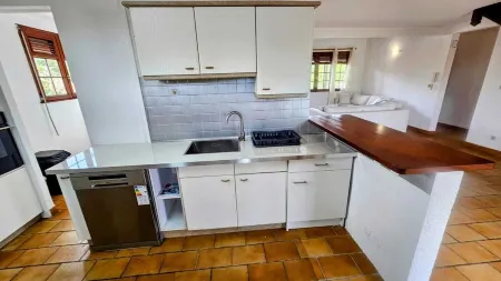 10-person apartment 2 minutes from the beach Отели в г. Сент-Люс