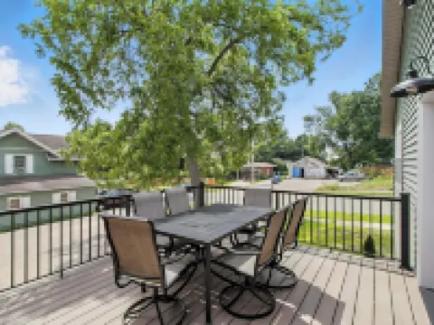 Baraboo Bungalow Hotels in Baraboo